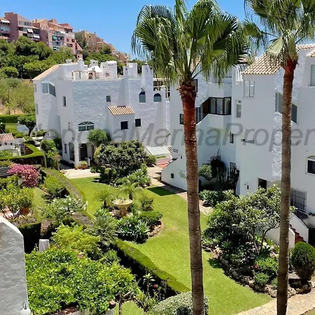 Emp 15, Large Beachside Apartment, El Coral, Estepona